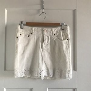 White jean mini (H&M) with eyelet details